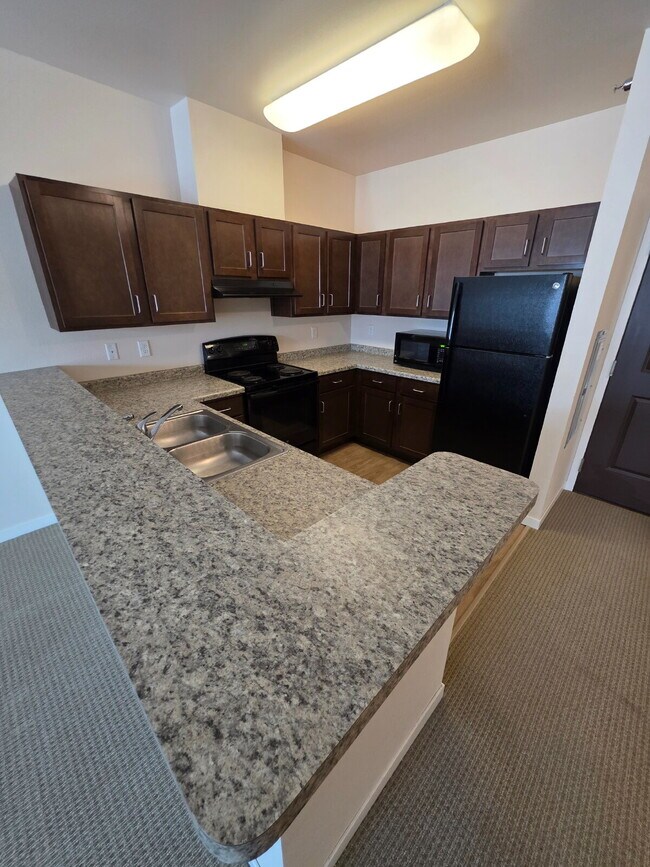 Building Photo - 2 Bedroom | 1 Bathroom 2nd Floor Apartment Available RIGHT NOW!