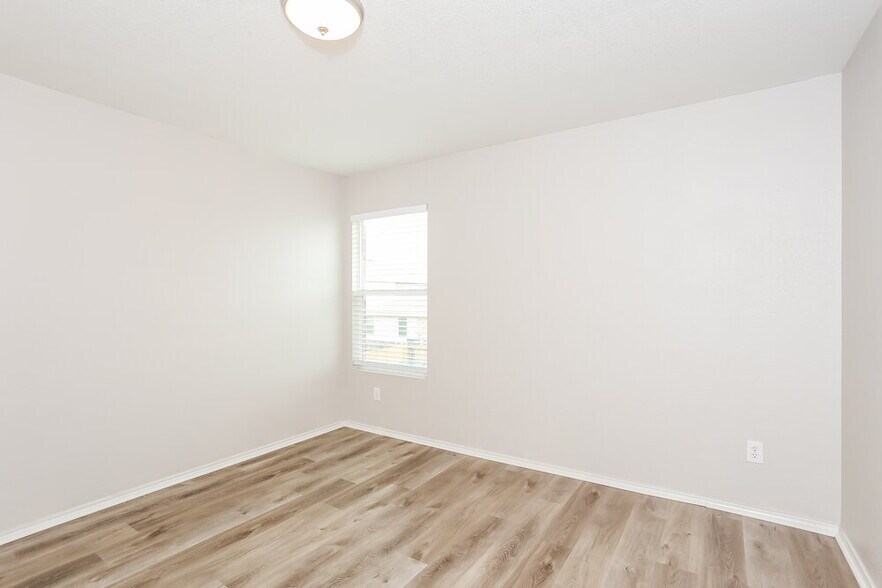 Building Photo - 9113 Troy Dr