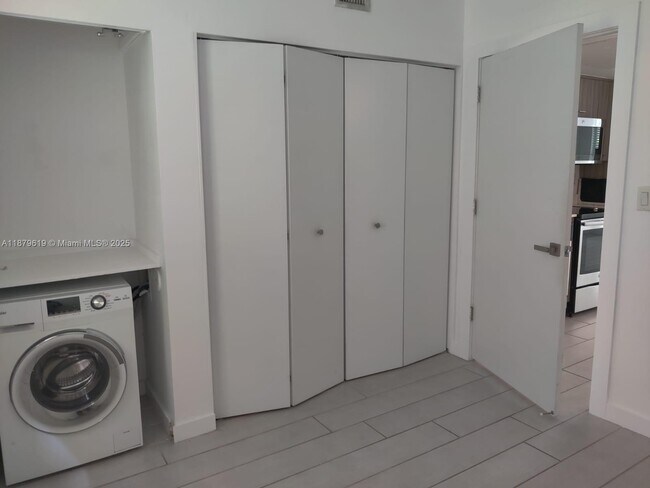 Building Photo - 740 Meridian Ave