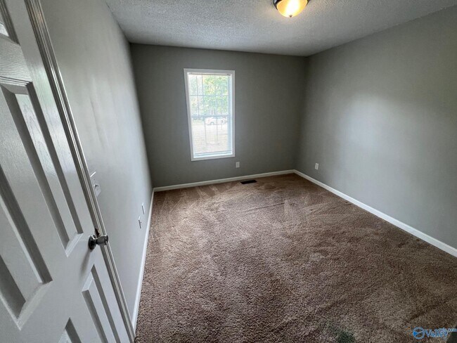 Building Photo - 113 Quiet Ln