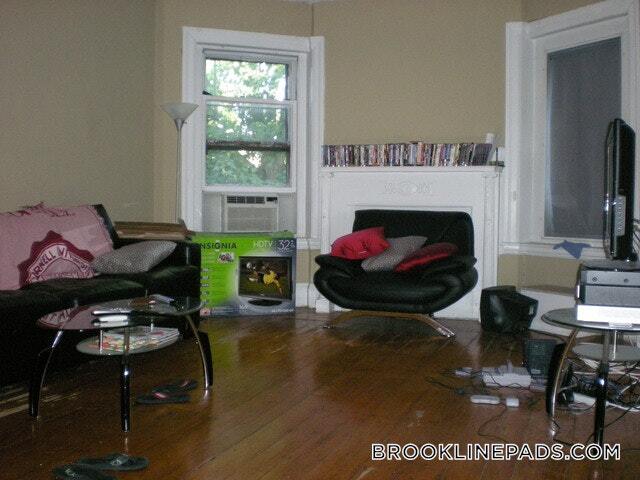 Building Photo - 1069 Beacon St