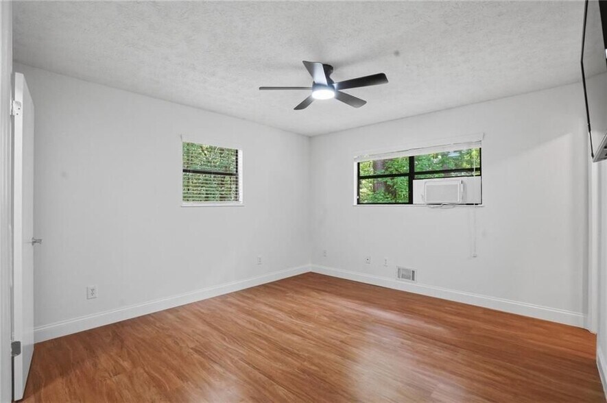 Building Photo - 4100 Dustin Dr NW