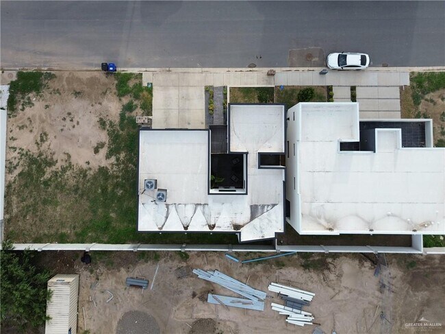 Building Photo - 6706 N 11th Ln