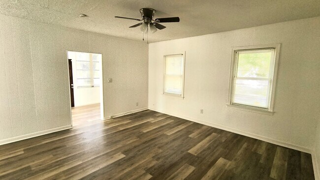 Building Photo - Newly Renovated 2BR/1BA | Jacksonville 32205