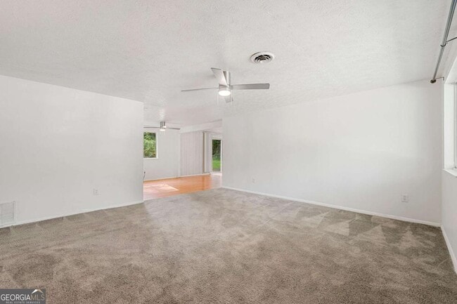 Building Photo - 1069 Martin Rd