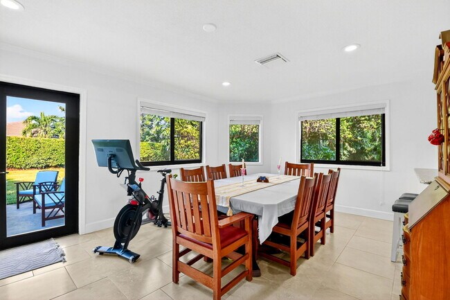 Building Photo - 435 Pine Villa Dr