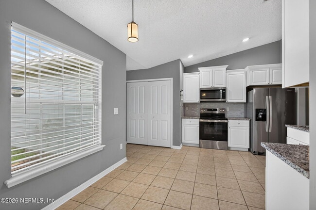 Building Photo - 3183 Wavering Ln
