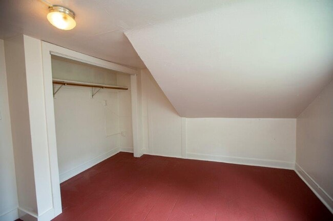 Building Photo - 207 Private Room for Rent!