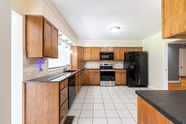 Building Photo - 1719 Scenic Dr