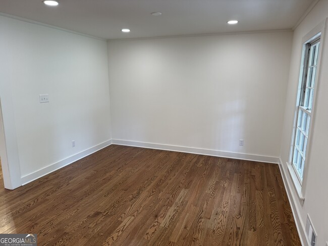 Building Photo - 185 Landor Dr