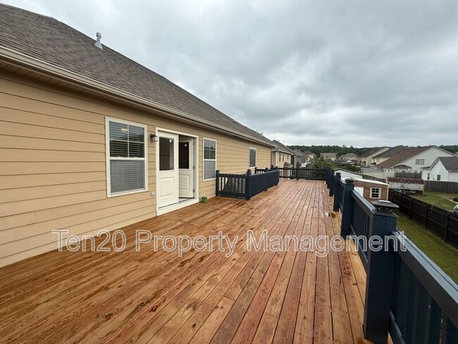Building Photo - 25 Red Maple St