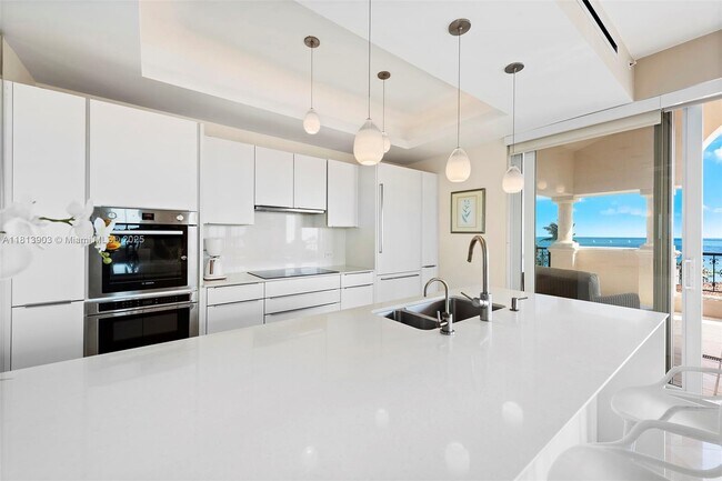 Building Photo - 19253 Fisher Island Dr