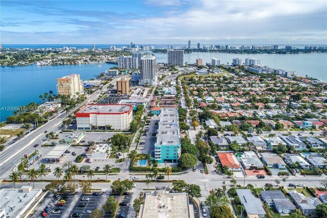 Building Photo - 1555 N Treasure Dr