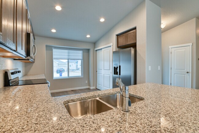 Building Photo - 4011 Ivy Hill Dr
