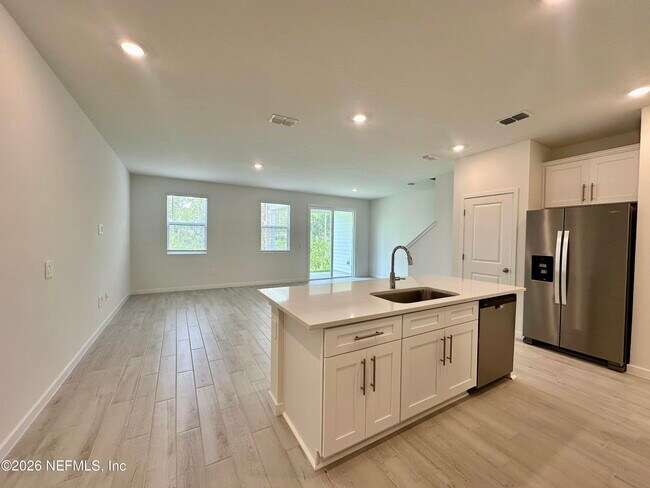 Building Photo - 166 Yellowstone Dr