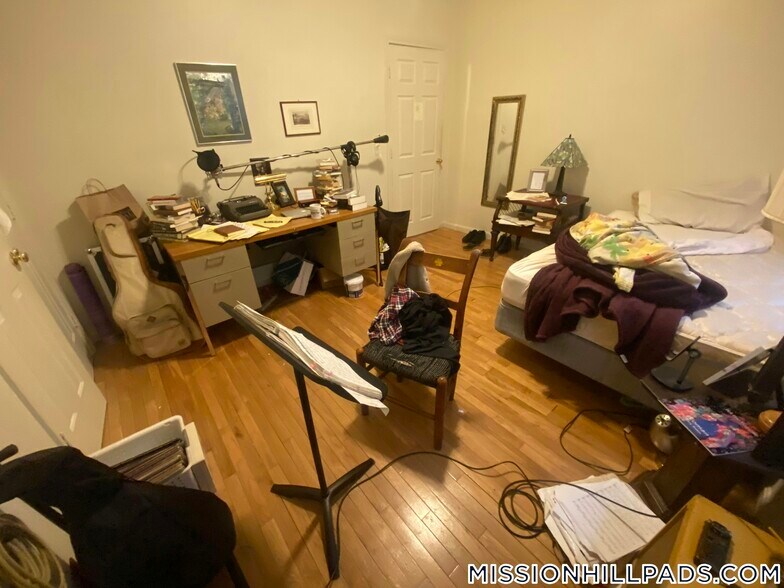 Primary Photo - 1458 Tremont St