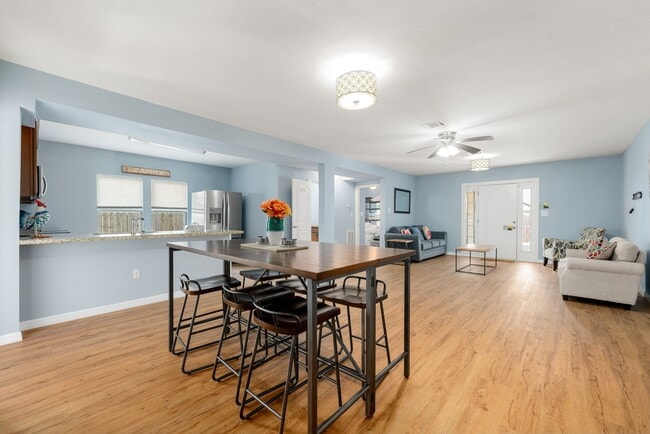 Building Photo - 2116 Live Oak St