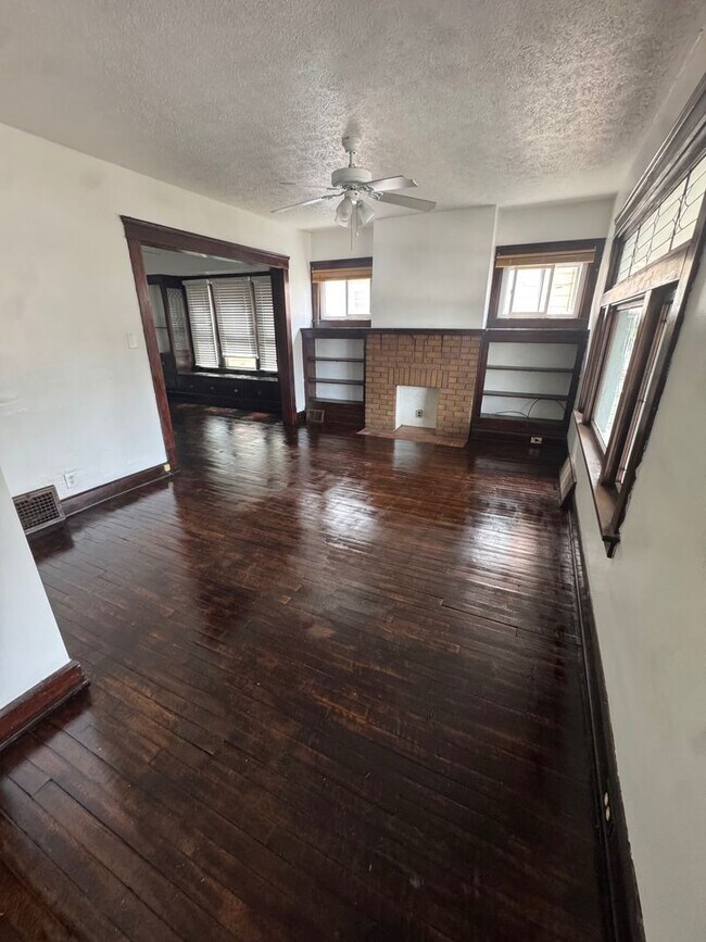 Building Photo - 2217 W 105th St