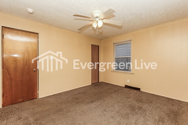 Building Photo - 124 E Lindberg Dr