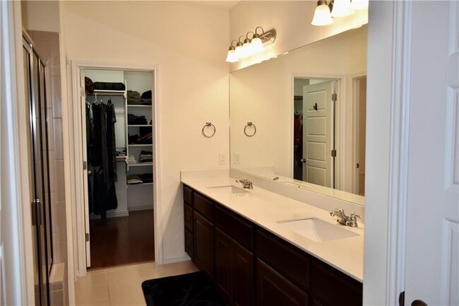 Building Photo - 201 Leather Oak Loop