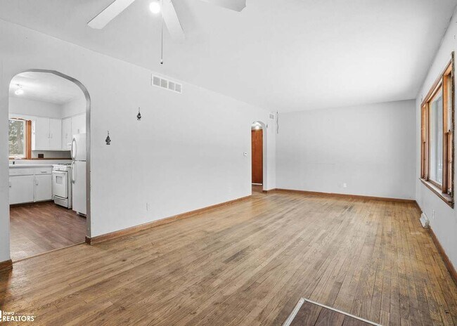 Building Photo - 206 S Wilson St