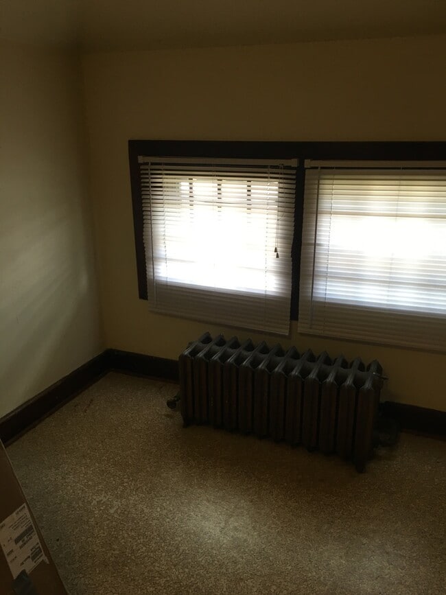 Building Photo - One Bedroom East End Apartment within walking distance to the Capital