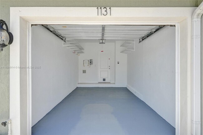 Building Photo - 1131 NE 3rd Ave