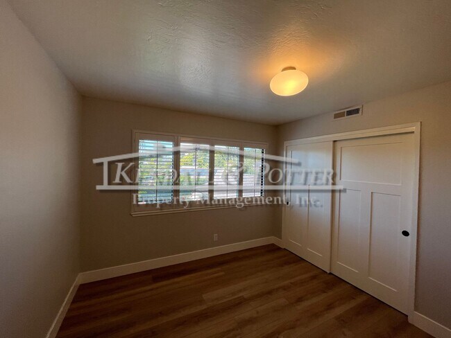 Building Photo - Beautifully Remodeled 4 Bed/2 Full Bath + ...