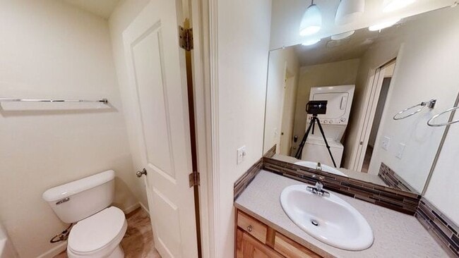 Building Photo - Now Showing- Charming 3-Bedroom Townhome in Lively Lents Neighborhood - Your New Home Awaits!