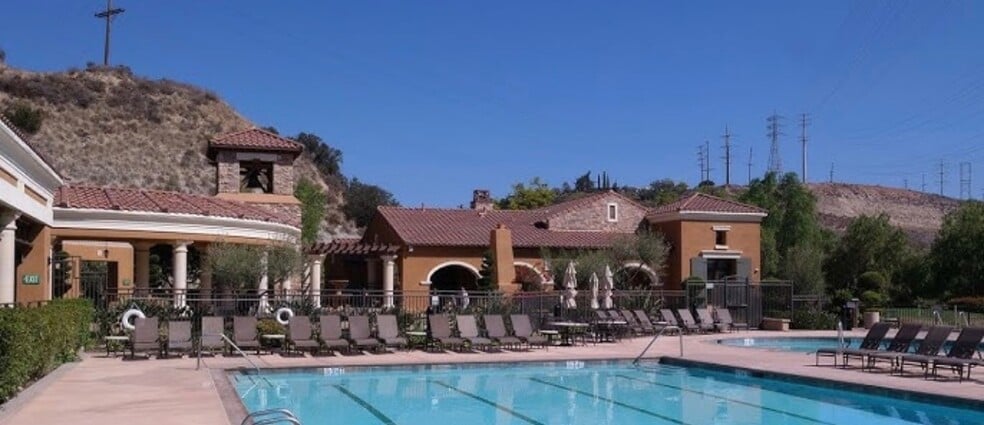 Building Photo - 2634 Bellezza Dr