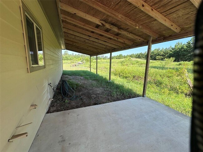 Building Photo - 214 Pine Path