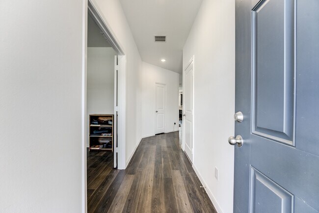 Building Photo - 338 Shady Cedar Hl Ln