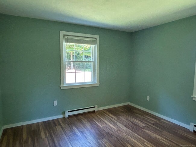Building Photo - 10 Falls River Cir