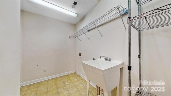 Building Photo - 407 Ranelagh Dr