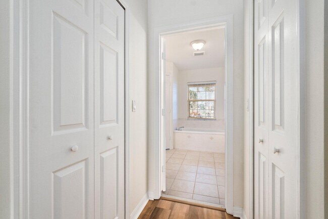 Building Photo - 2466 SE Renick Ave