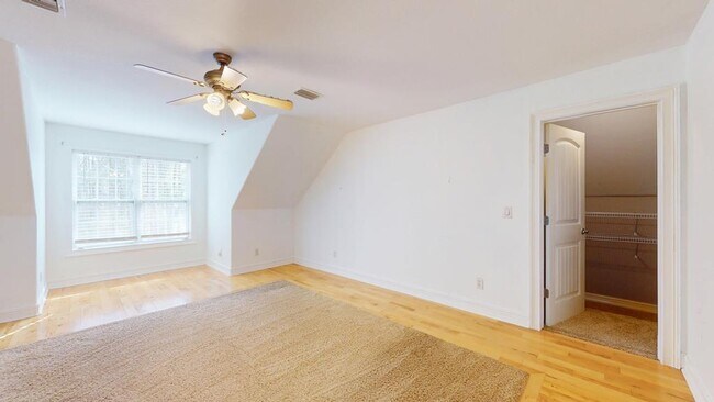 Building Photo - 100 Sweetbriar Lakes Dr