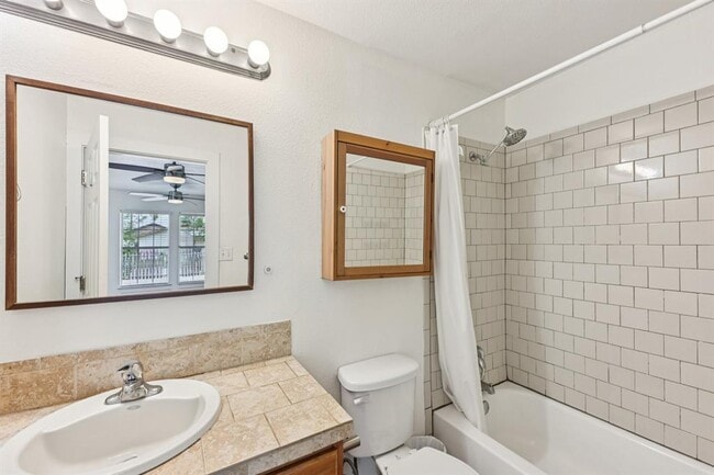 Building Photo - 903 Chote Ave