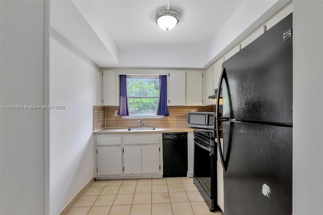 Building Photo - 6141 SW 42nd Ct