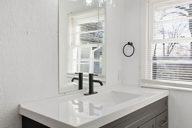 Building Photo - Renovated 3 Bedroom | 2 Full Bath Home