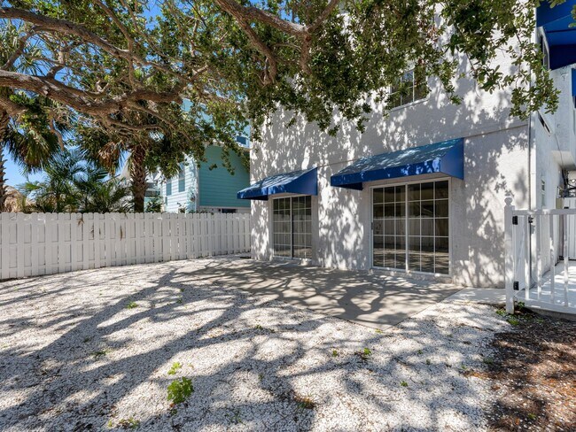 Building Photo - $500 OFF FIRST MONTHS RENT!