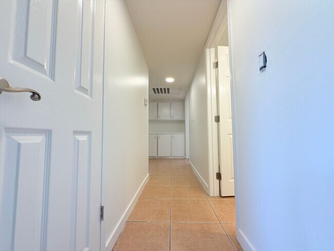 Building Photo - Spacious 3Bd/ 2Br in Canoga Park!