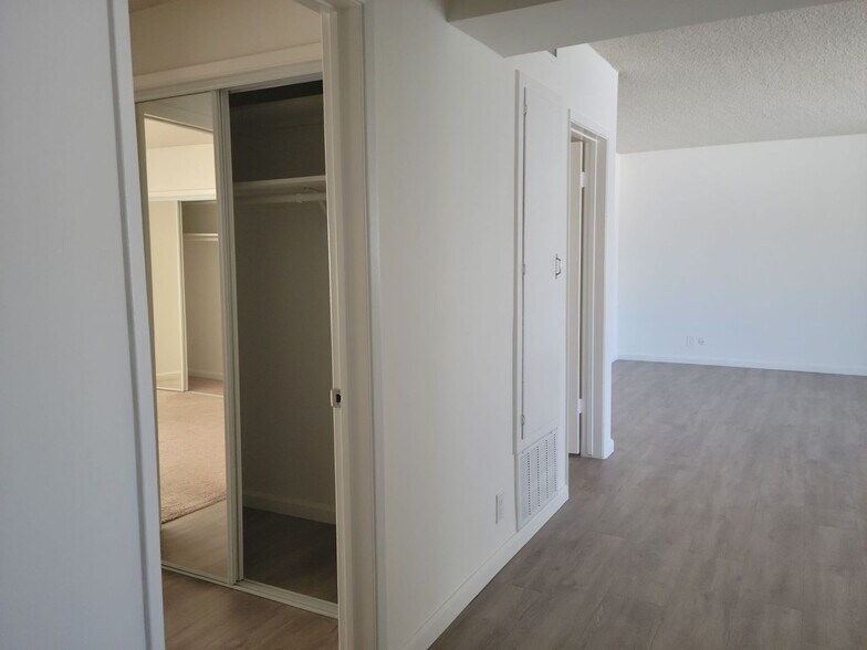 Building Photo - 623 S Grevillea Ave