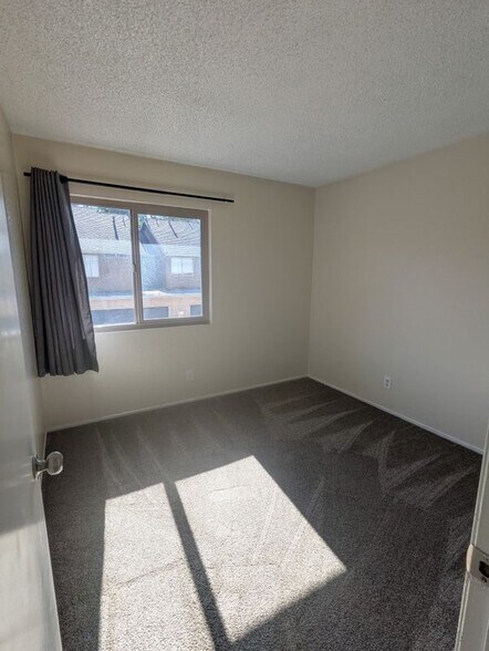Building Photo - 1460 Kendall Dr