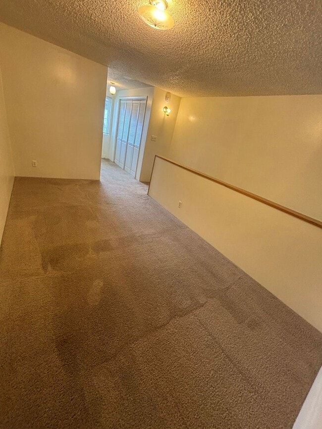 Building Photo - 462 W 11th Alley