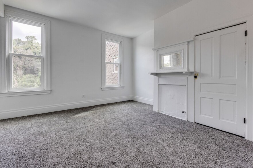Building Photo - 2637 S 18th St