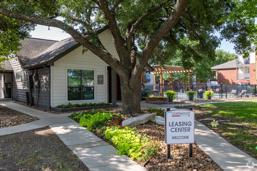 Primary Photo - Clarewood Apartments