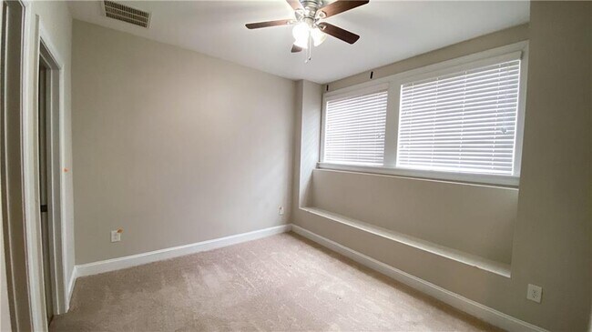 Building Photo - 4426 Kerrington Ave