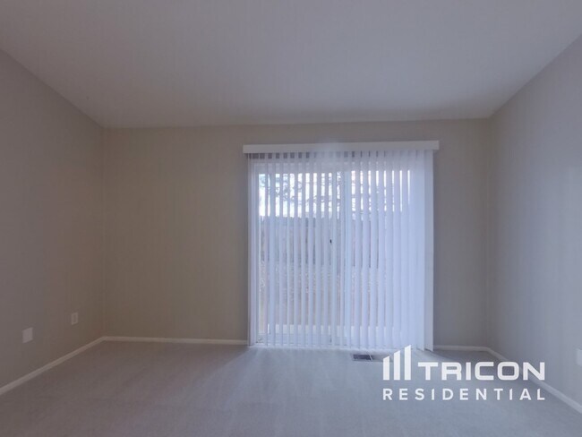 Building Photo - 8431 Silver Shores Dr