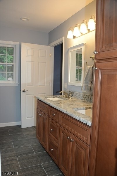Building Photo - 5 Deer Run Dr
