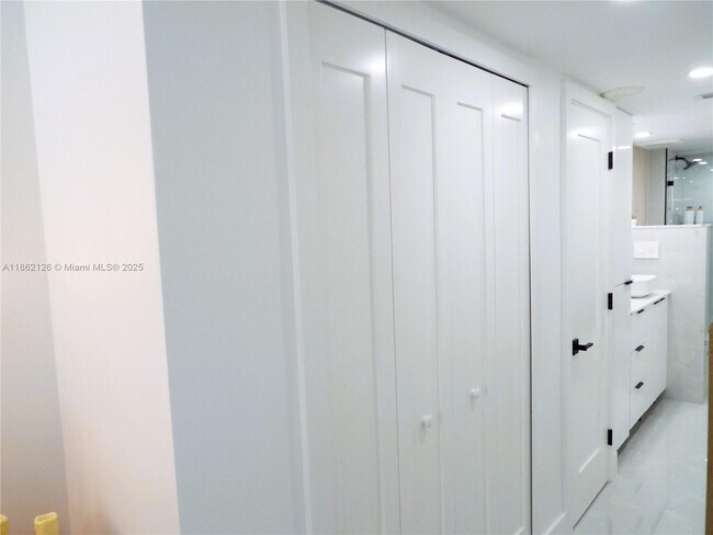 Building Photo - 5701 Collins Ave